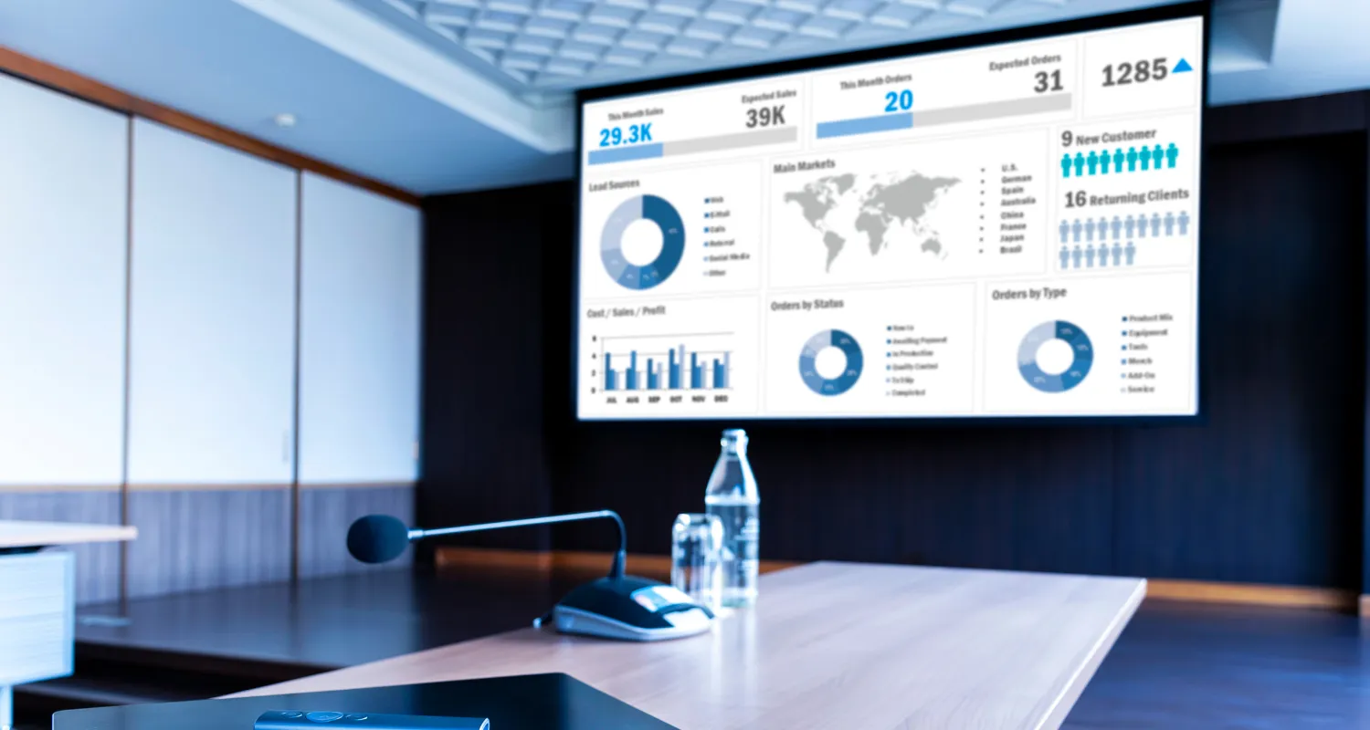 client presentation on a screen Digital-marketing-network